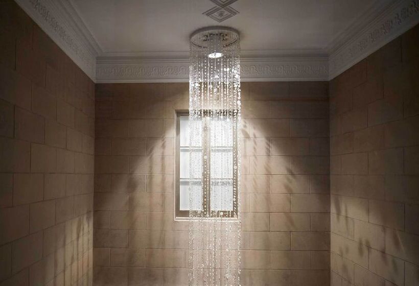 Отель Chic & Basic Born Boutique