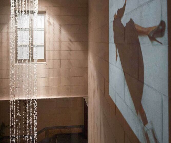 Отель Chic & Basic Born Boutique