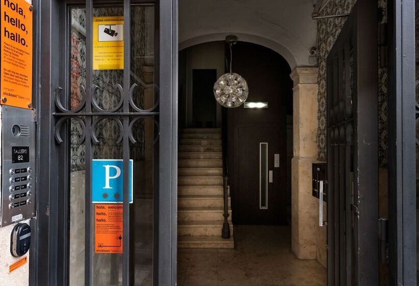 هتل Chic & Basic Tallers Hostal