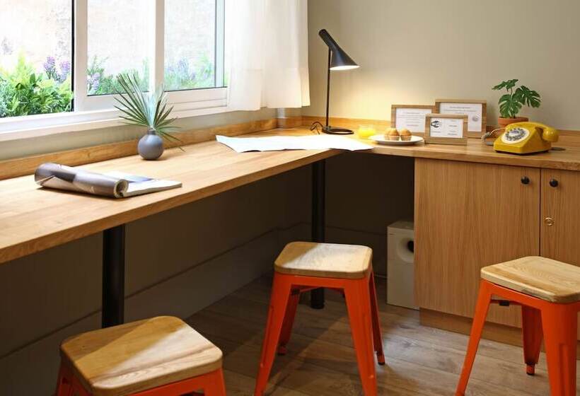 هتل Chic & Basic Tallers Hostal