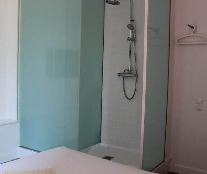 هتل Chic & Basic Tallers Hostal