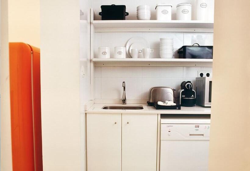 هتل Chic & Basic Tallers Hostal