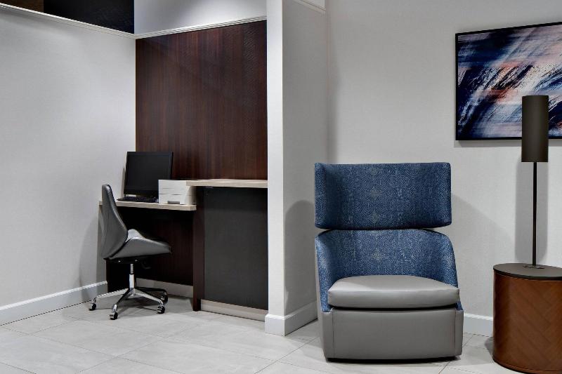 ホテル Courtyard By Marriott Edmonton Downtown