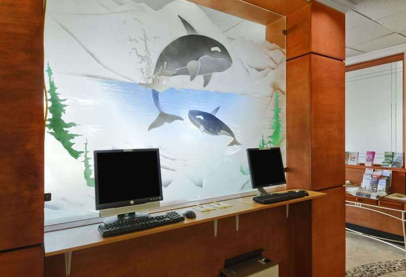 Отель Days Inn By Wyndham Vancouver Airport