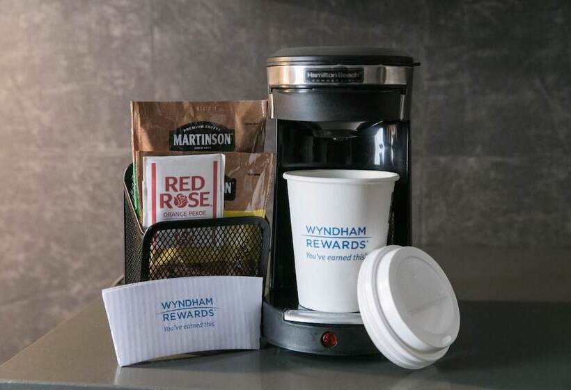 호텔 Days Inn By Wyndham Vancouver Airport