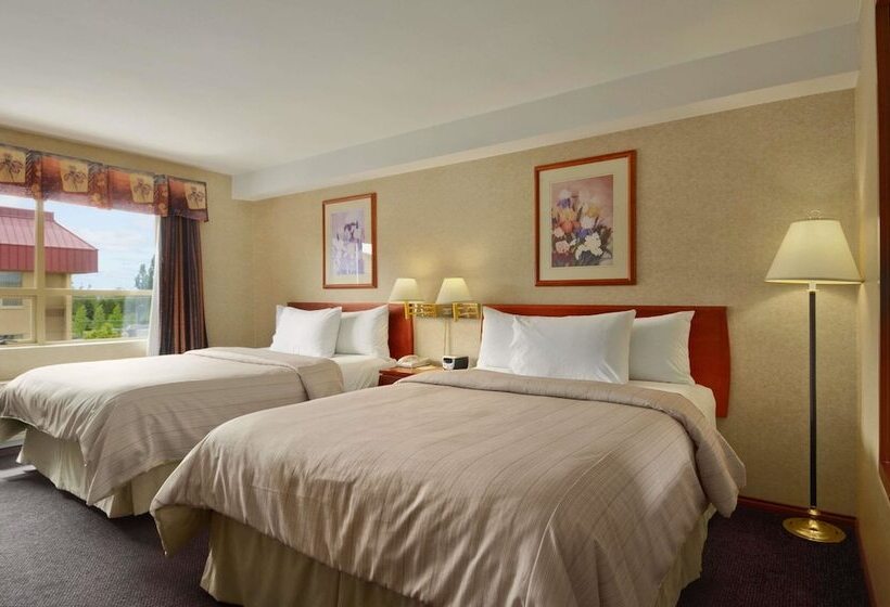 Отель Days Inn By Wyndham Vancouver Airport