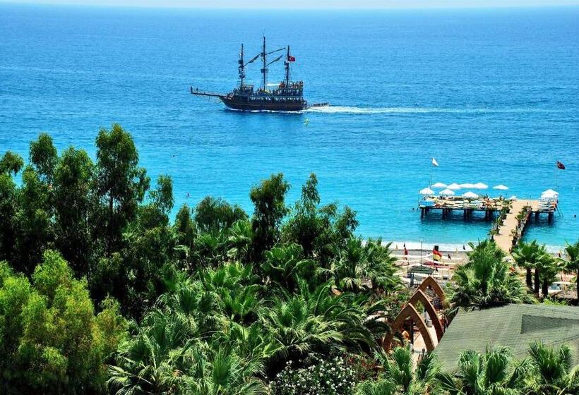 Delphin Deluxe Resort