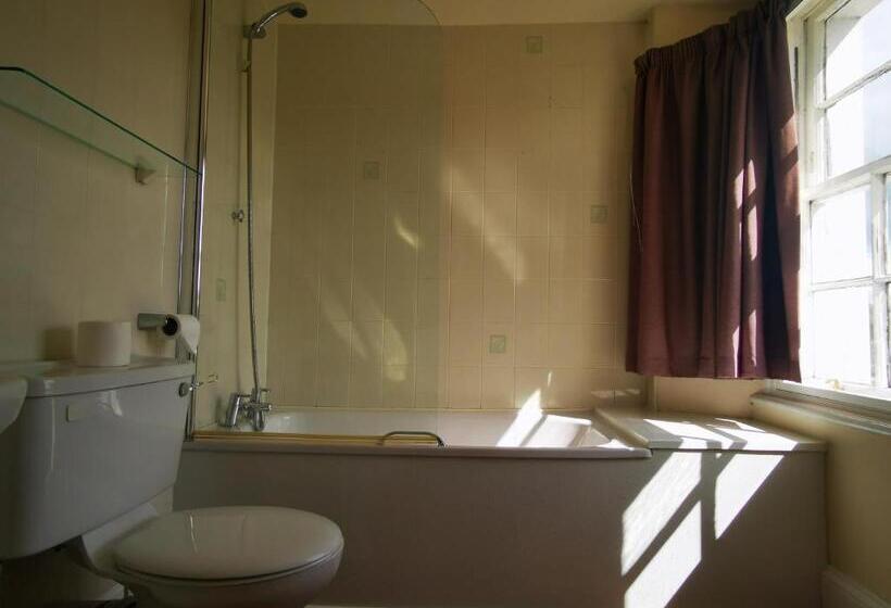 فندق Dreadnought