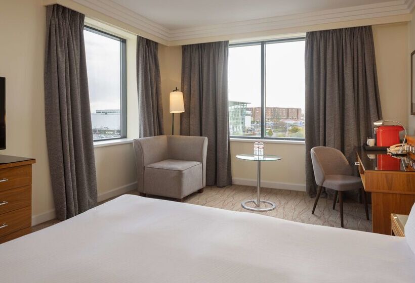 בית מלון כפרי Hilton Dublin Airport