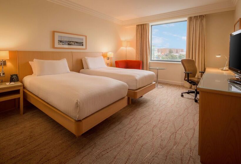 בית מלון כפרי Hilton Dublin Airport