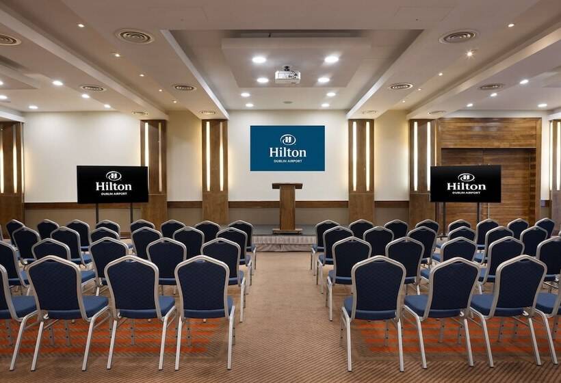 בית מלון כפרי Hilton Dublin Airport