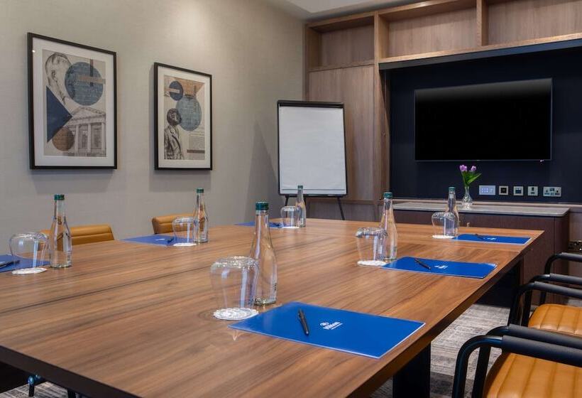 בית מלון כפרי Hilton Dublin Airport