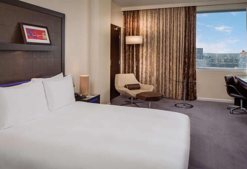 هتل Hilton London Canary Wharf