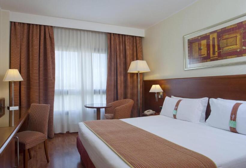 Отель Holiday Inn Cagliari, An Ihg