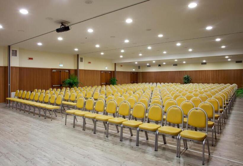 ホテル Holiday Inn Cagliari, An Ihg