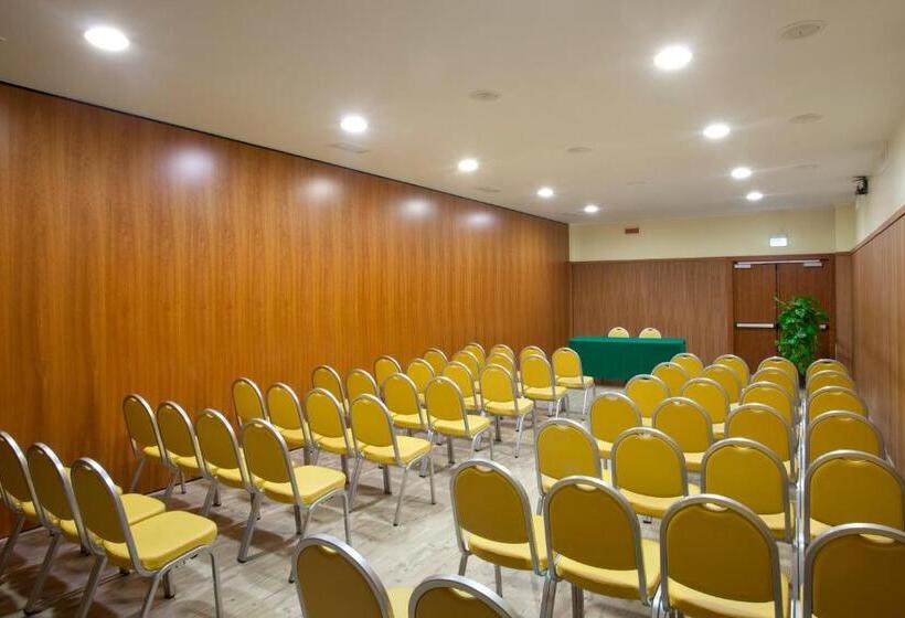 Отель Holiday Inn Cagliari, An Ihg