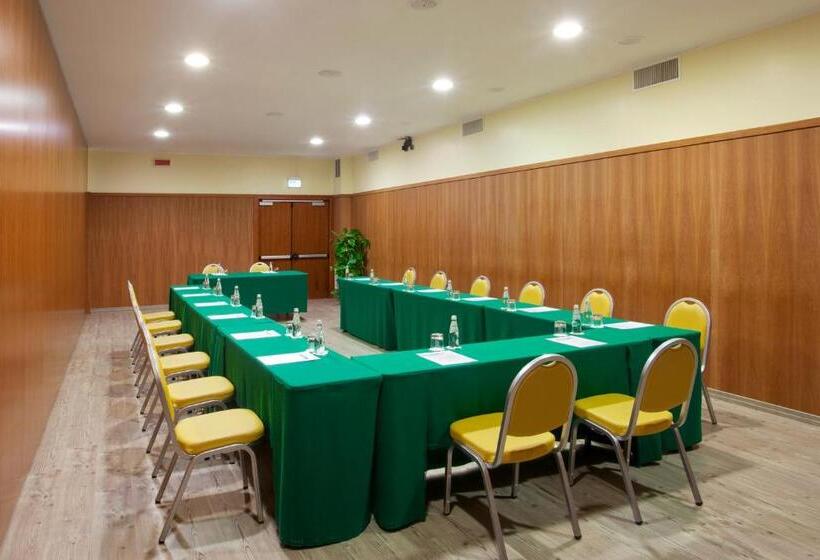 Отель Holiday Inn Cagliari, An Ihg