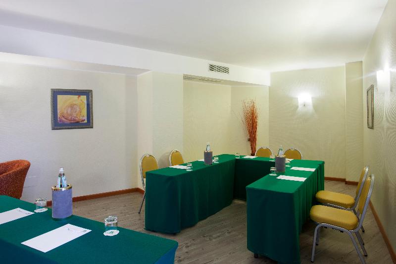 Отель Holiday Inn Cagliari, An Ihg