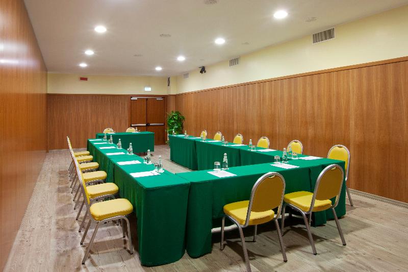 Отель Holiday Inn Cagliari, An Ihg