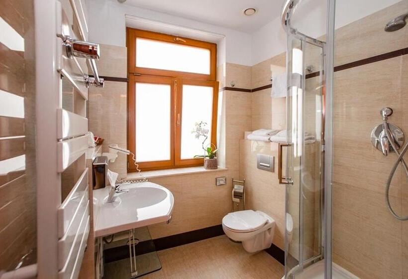 هتل Hubertus Rzeszów