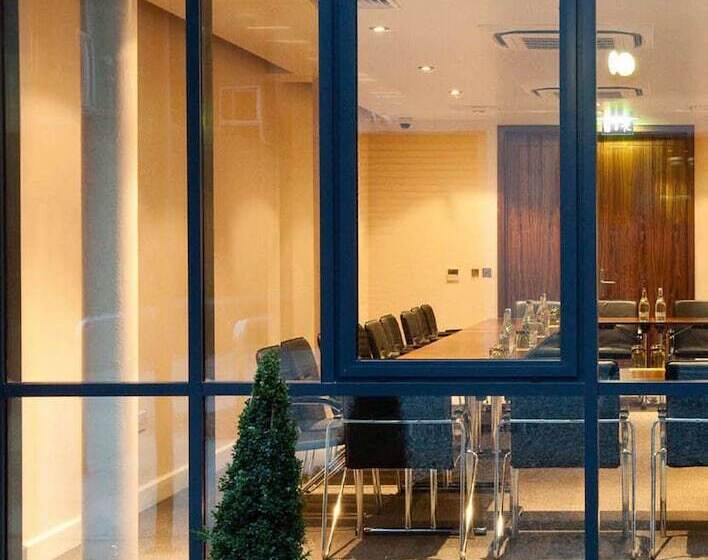 Отель Kilkenny Pembroke