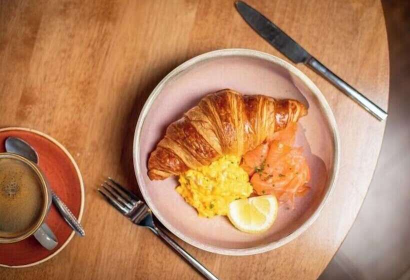 Отель Kilkenny Pembroke