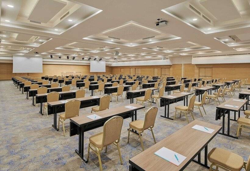 هتل Le Méridien Lav, Split