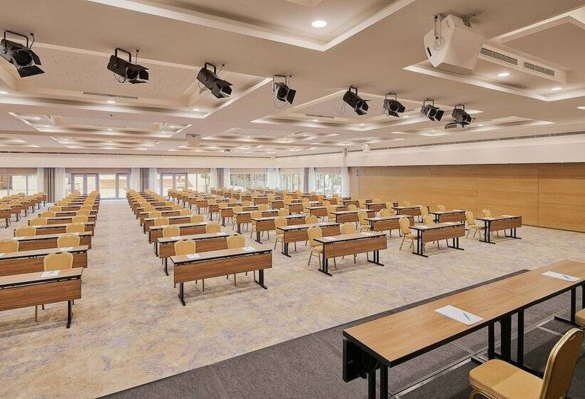 هتل Le Méridien Lav, Split