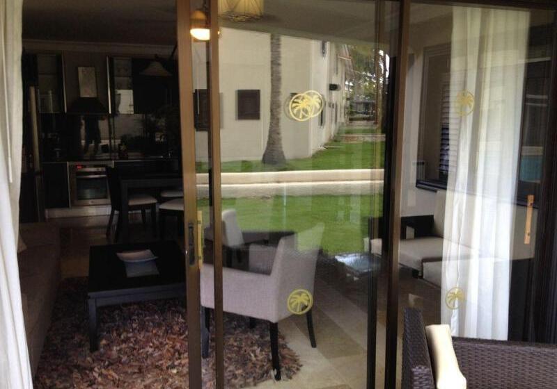 Отель Lifestyle Crown Residence Suites