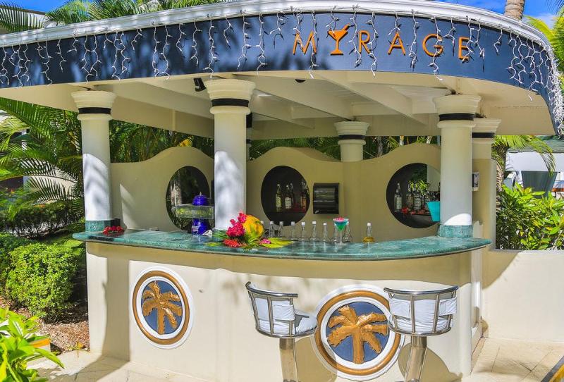 Отель Lifestyle Crown Residence Suites