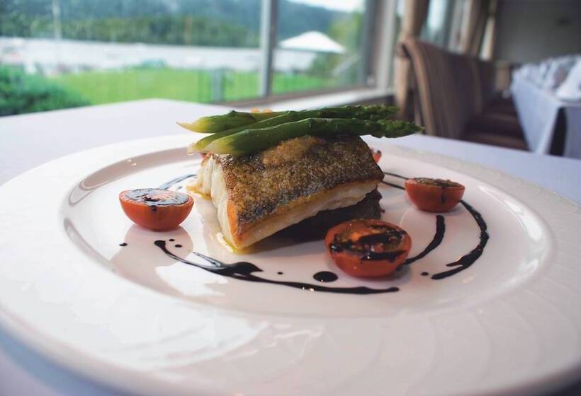 Macdonald Old England Hotel & Spa