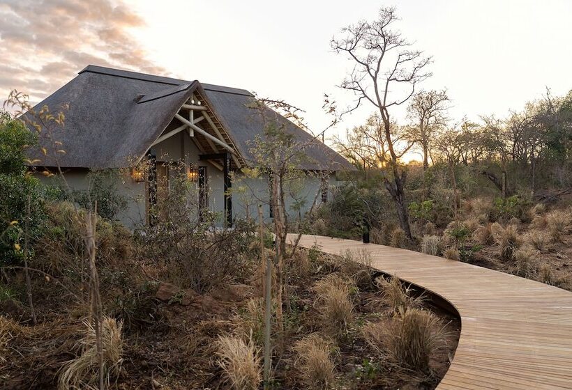 בית מלון כפרי Monwana