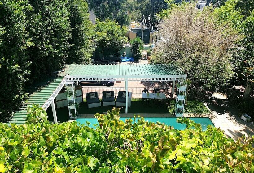 هتل Mountain Manor Guest House & Executive Suites