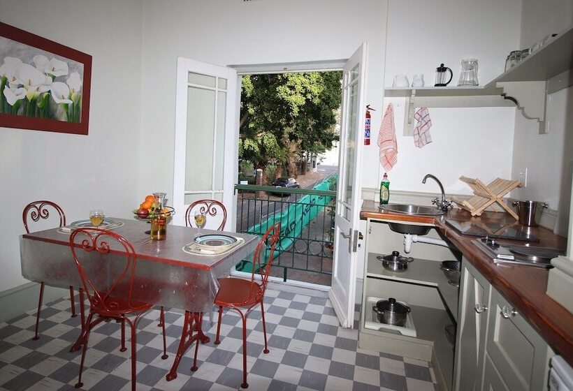 هتل Mountain Manor Guest House & Executive Suites