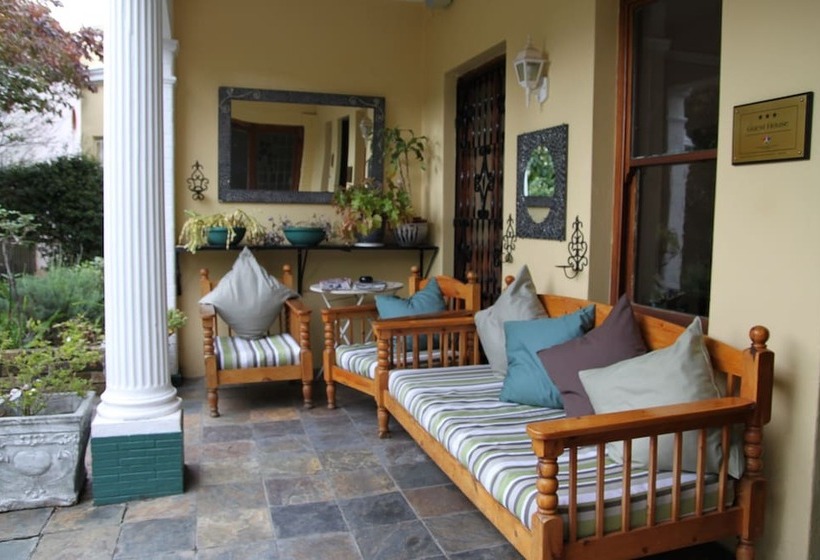 هتل Mountain Manor Guest House & Executive Suites