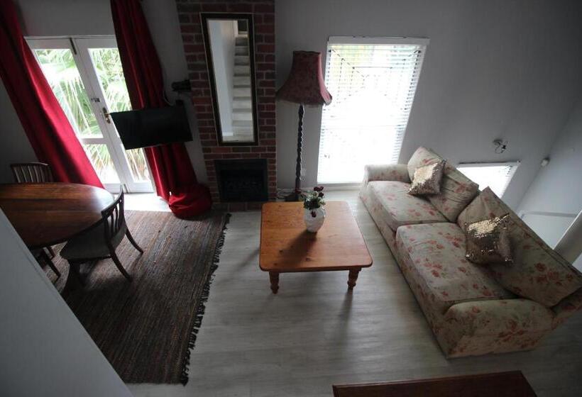 هتل Mountain Manor Guest House & Executive Suites