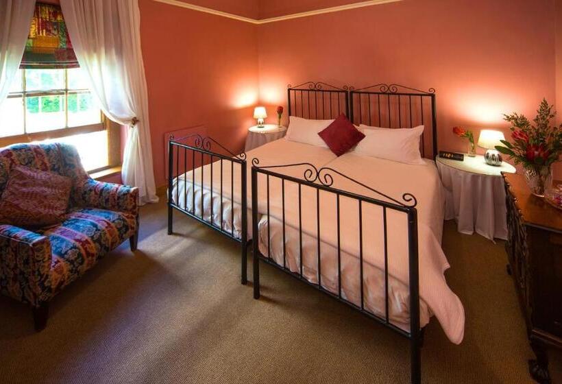 هتل Mountain Manor Guest House & Executive Suites