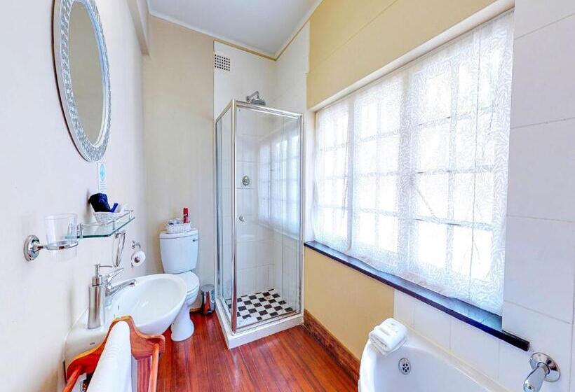 هتل Mountain Manor Guest House & Executive Suites