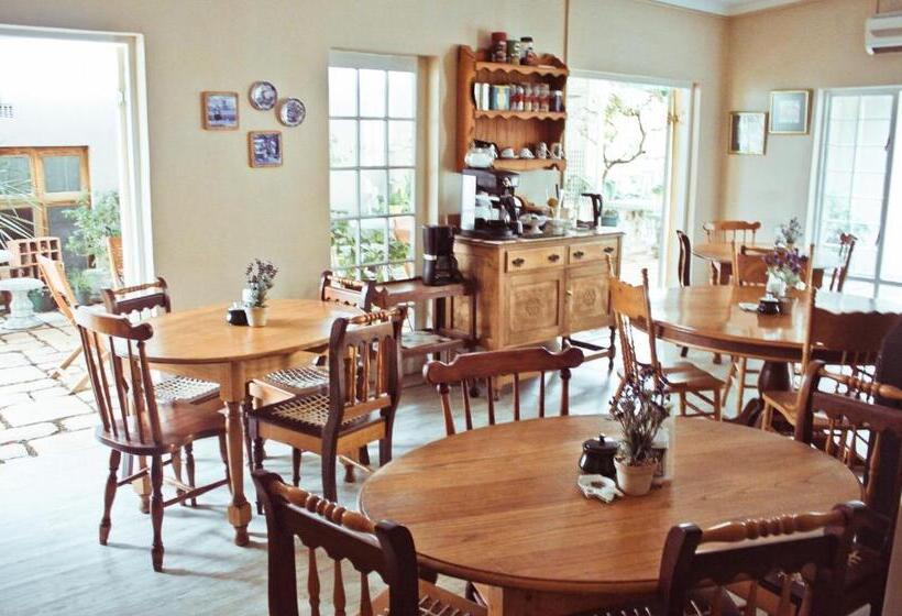 هتل Mountain Manor Guest House & Executive Suites