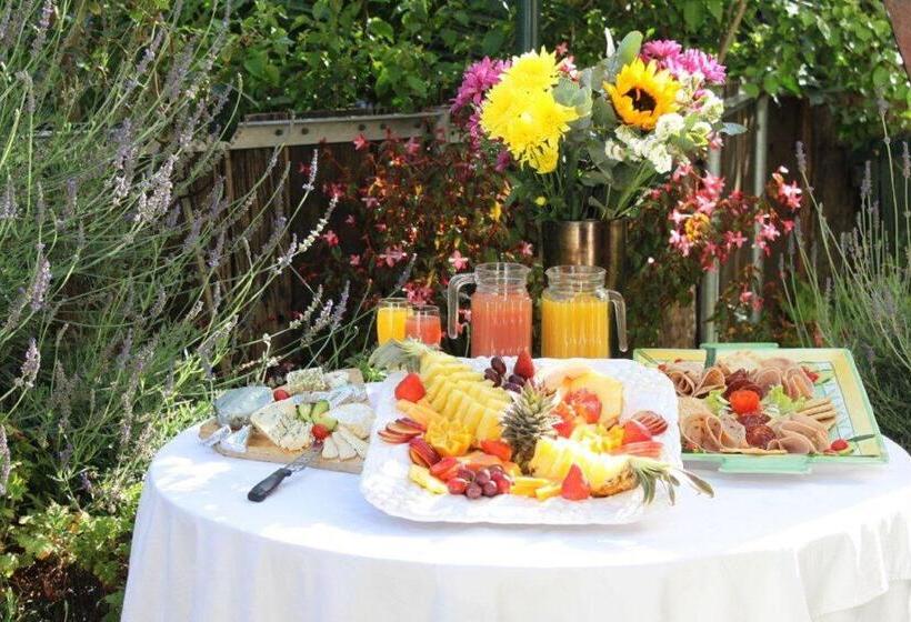 هتل Mountain Manor Guest House & Executive Suites