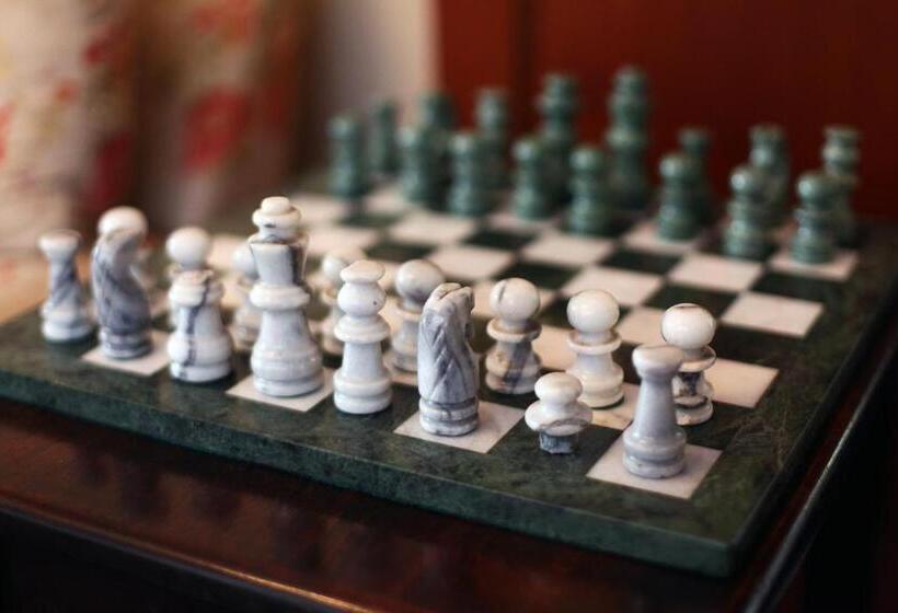 هتل Mountain Manor Guest House & Executive Suites