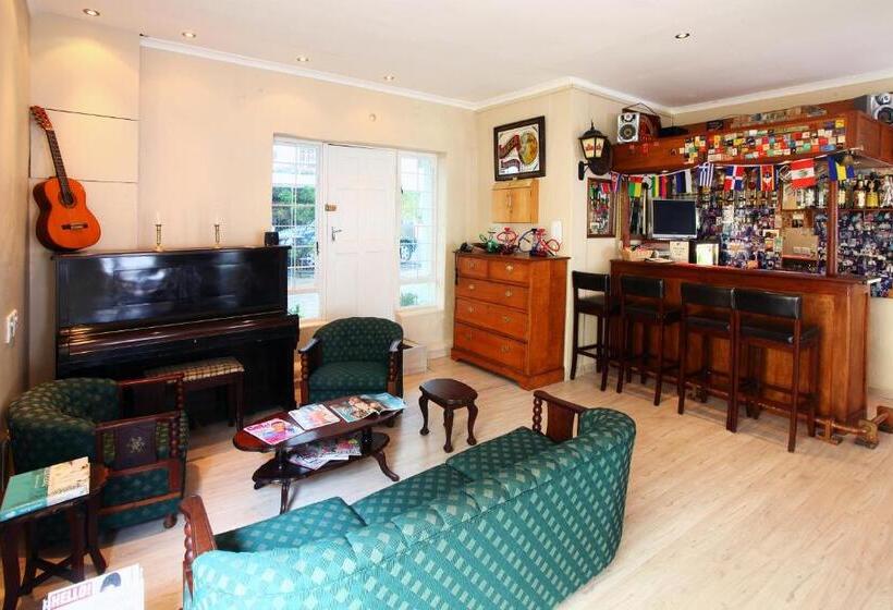 هتل Mountain Manor Guest House & Executive Suites