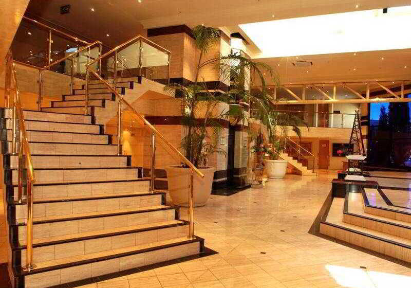 בית מלון כפרי Peermont Metcourt Suites