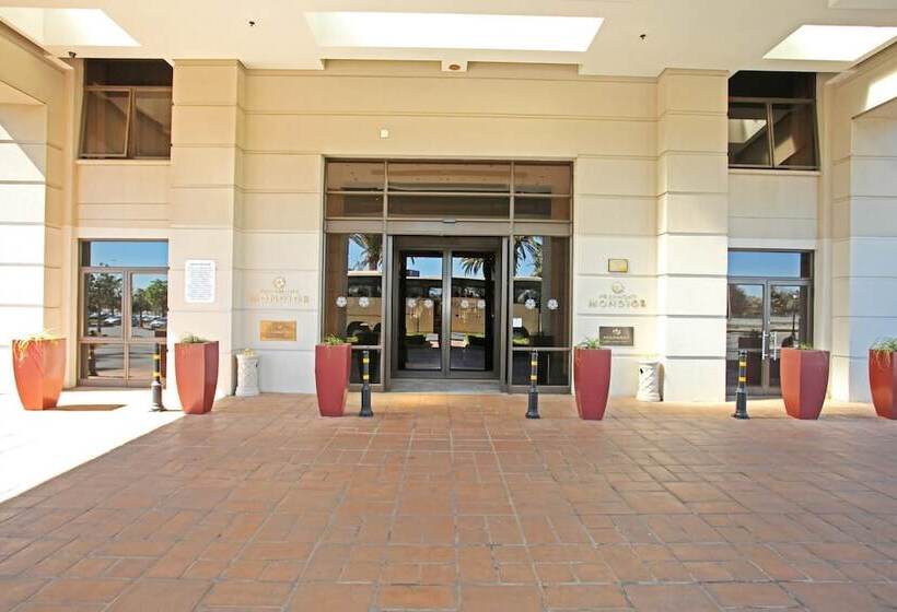 Отель Mondior At Emperors Palace