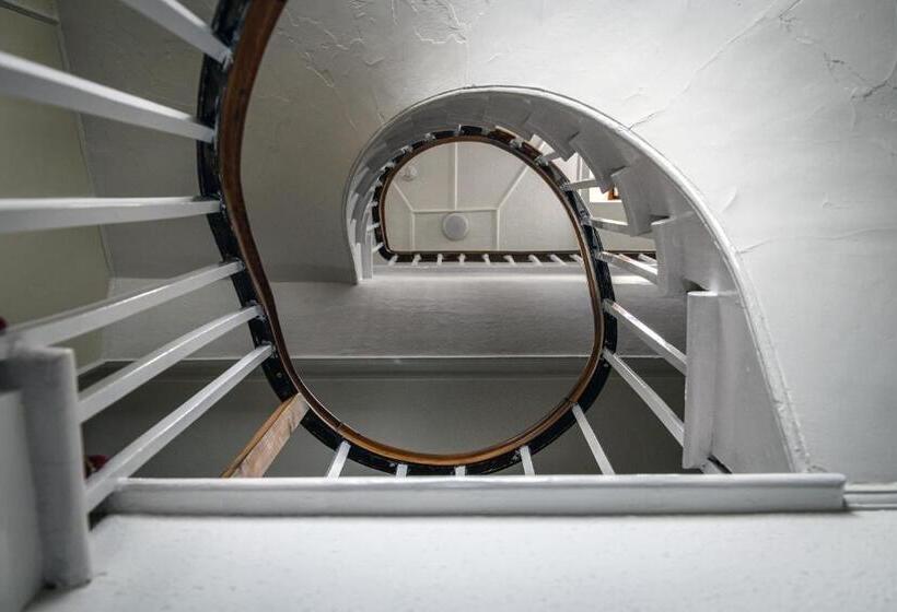 Отель The Portland