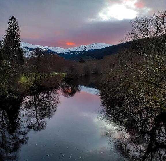 酒店 The White Stag