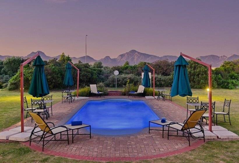 Отель Town Lodge George