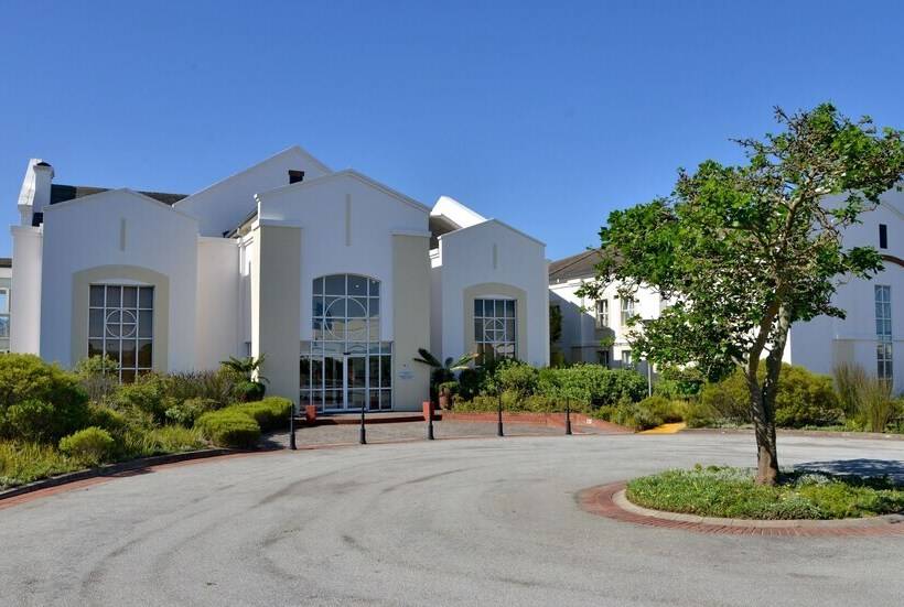 Отель Town Lodge George