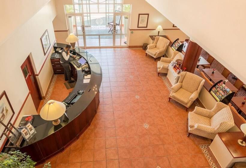 Отель Town Lodge George