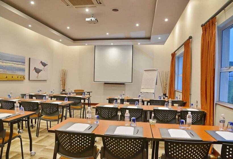 Отель Town Lodge George